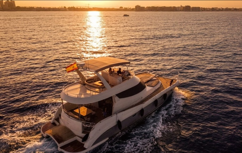 Tour privado en Catamarán al atardecer 